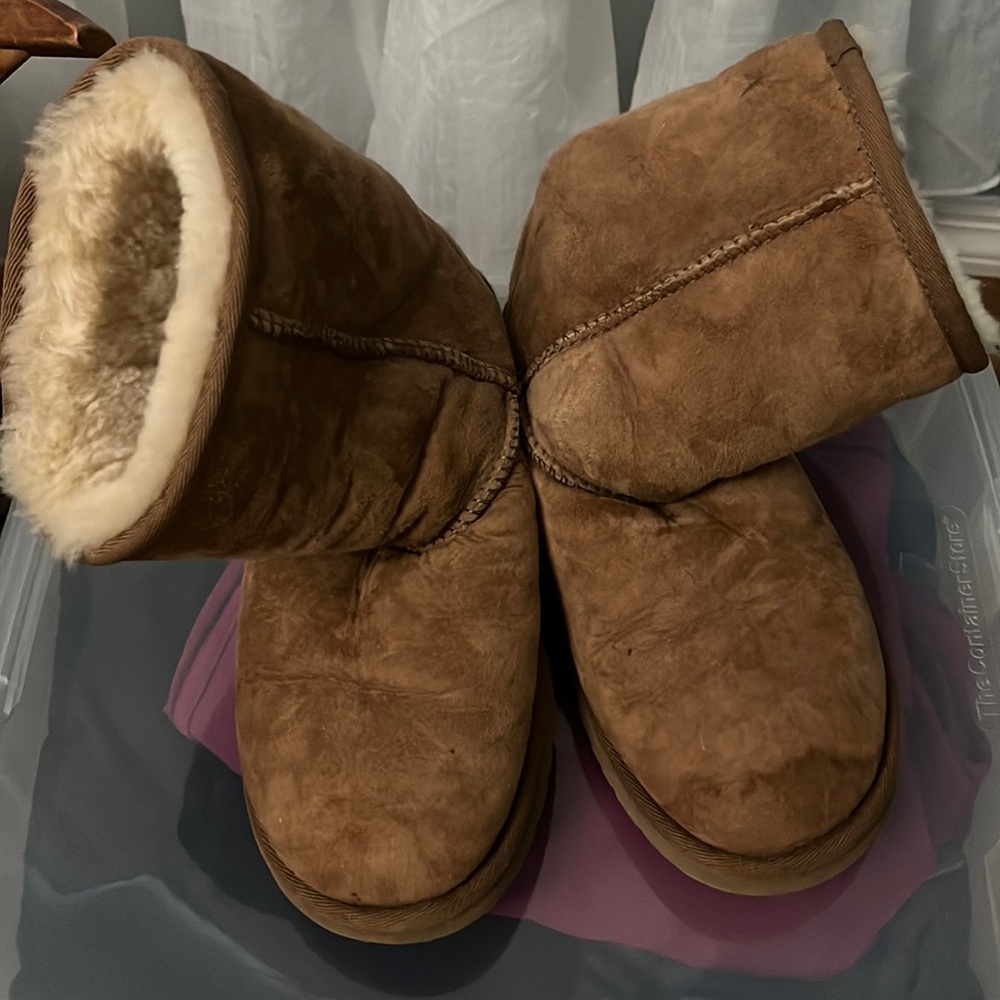 Women’s size 6 chestnut uggs